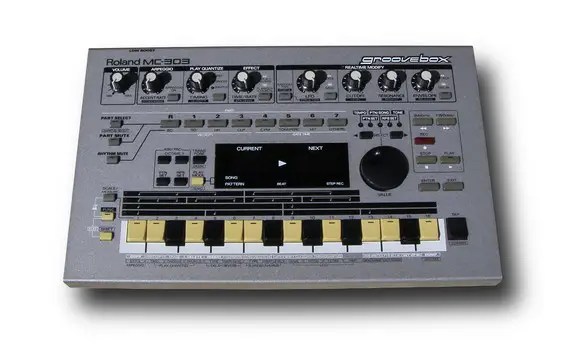 Roland MC-303