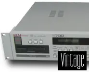 Akai S700